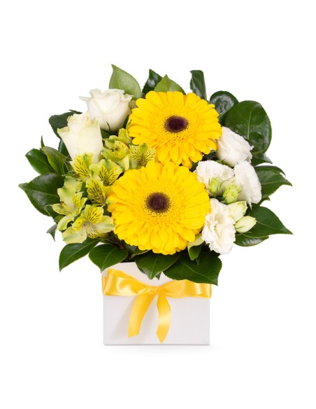 Bouquet in water with mixed flowers in shades of white and yellow | Turin Flowers
