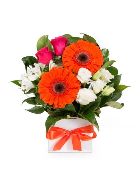 Bouquet in water with mixed flowers in shades of white and red | Turin Flowers